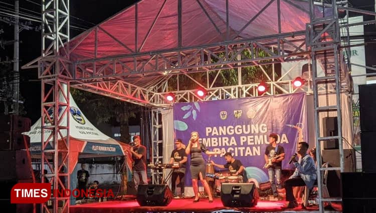 Malam Pergantian Tahun, Alun-alun Pacitan Penuh Hiburan