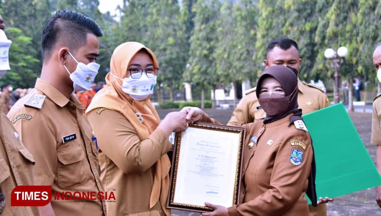 Serahkan Penghargaan kepada ASN Berprestasi, ini Pesan Wali Kota Banjar