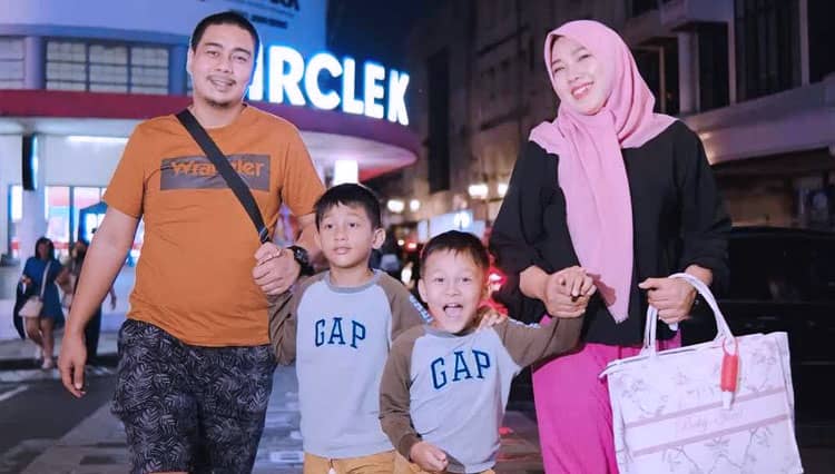 Komunitas di Jalan Braga Bandung Tawarkan Jasa Foto Murah dengan Hasil Keren