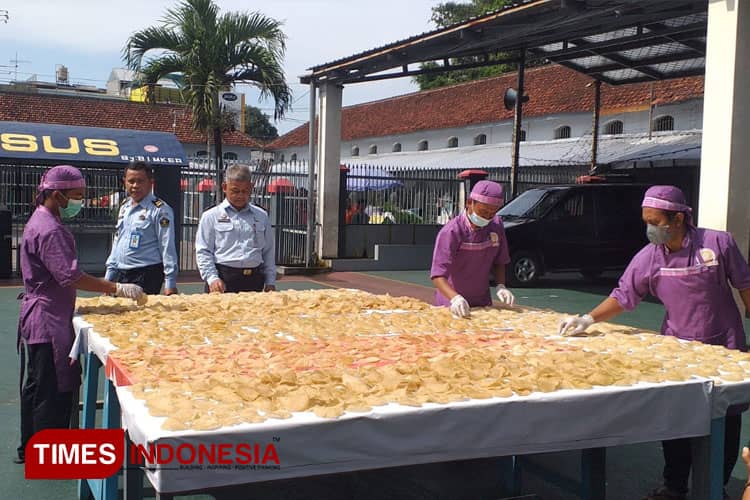 Kerupuk Puli Buatan Warga Binaan LP Blitar Diekspor ke Hongkong