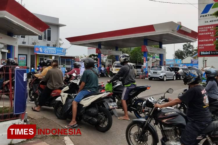 Warga Keluhkan Antrean Beli BBM di SPBU Kota Banjar