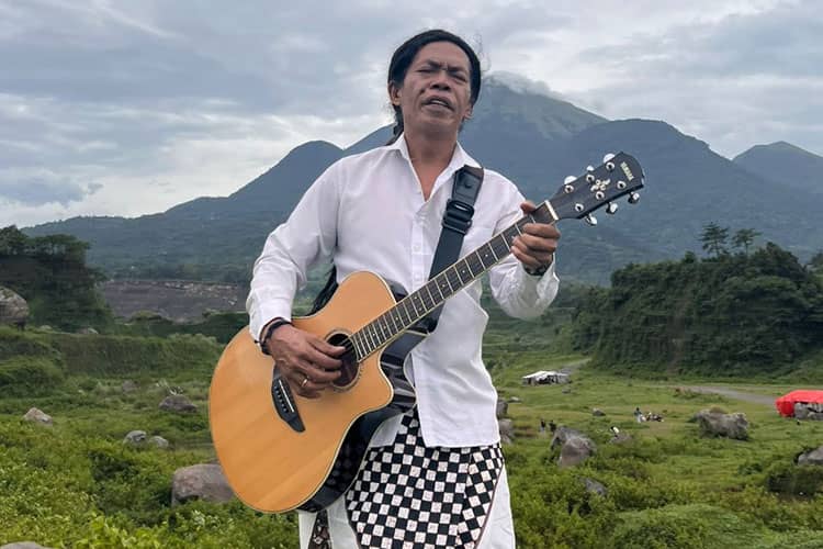 Lagu 1 Abad NU 'Maturnuwun Yai' Cak Sodiq Lahir dari Nahdlatut Tujjar Fest