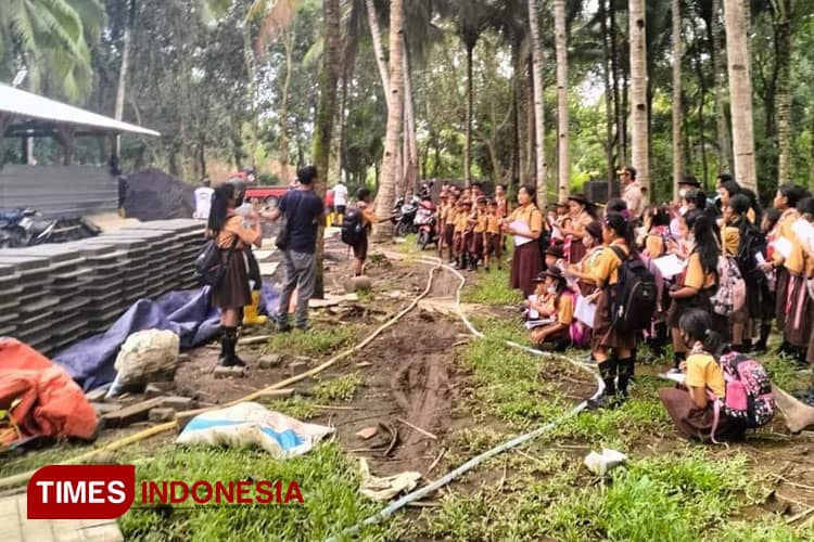 Pabrik Paving Dampingan PT BSI Jadi Wahana Edukasi Pelajar