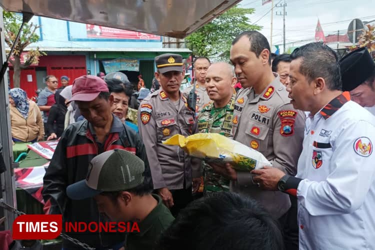 Kadin Kabupaten Malang, Pemuda Pancasila, dan Bulog Sinergi Gelar Operasi Pasar