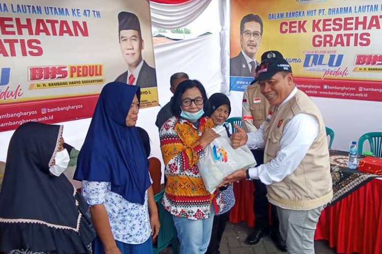 Warga dan Pedagang Pasar Porong Sidoarjo Dapat Pemeriksaan Kesehatan Gratis dari PT DLU dan BHS Peduli