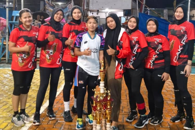 Tim Voli Srikandi Pemuda Pancasila Ampelgading Juara Open Turnamen Antarkota 