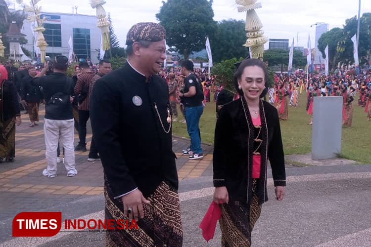 Prosesi Kirab Hari Jadi Banjarnegara Berlangsung Meriah