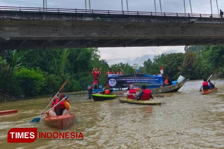 FH UWG Malang dalam Vaganza Kampanye Lingkungan, Tanam Bibit Mangrove di Pantai Ungapan