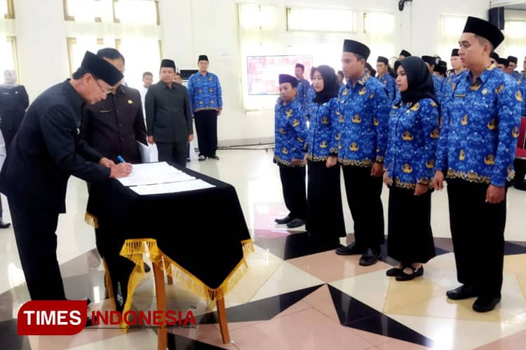 840 Orang Resmi Diangkat Jadi PNS Pemkab Majalengka