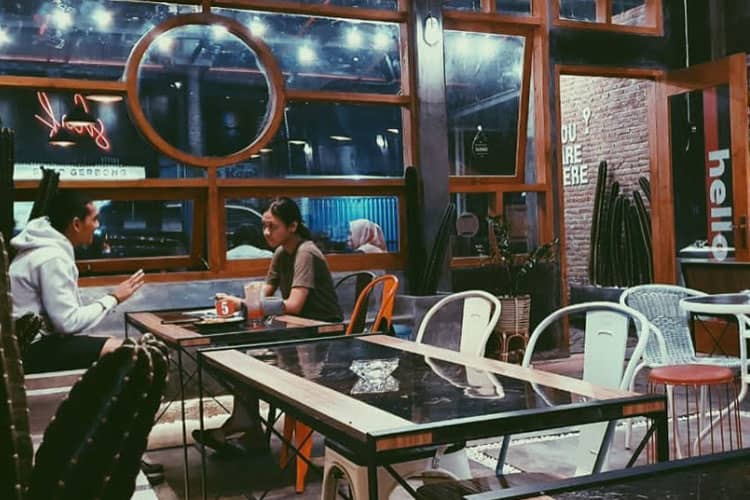 Experience Nice Atmosphere at Warung Shaf Bondowoso