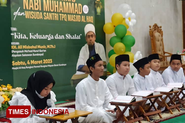 Peringatan Isra Mi'raj dan Wisuda Santri, DKM Al Haq Hadirkan KH Ali Misbahul Munir 