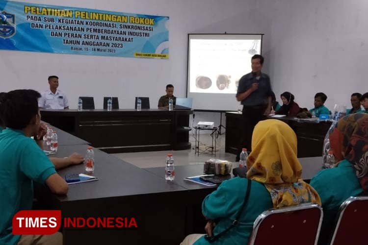 Dinas KUKMP Kota Banjar Berikan Pelatihan Pelintingan Rokok