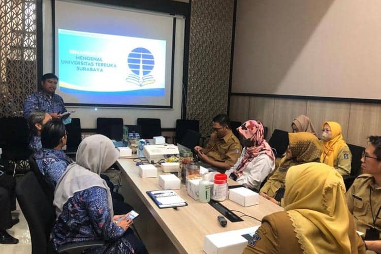 Pemkot Surabaya dan UT Surabaya Bahas Nota Kesepahaman Bersama