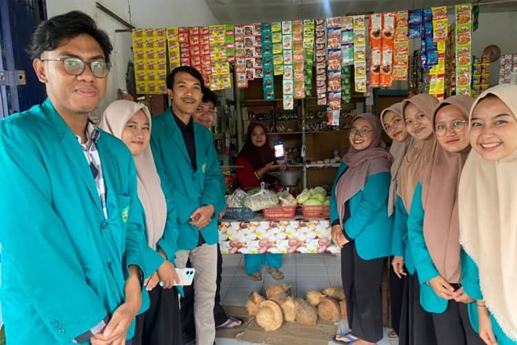 Mahasiswa KSM-T 41 Unisma Malang Edukasi Pemanfaatan Dompet Digital Dikalangan Pedagang Kecil