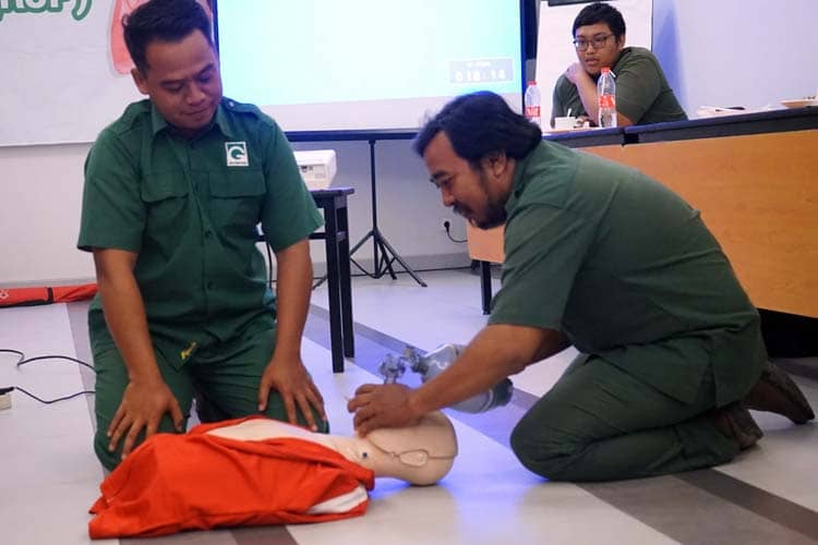 PT Teknindo Geosistem Unggul Bekali Karyawan Ilmu Resusitasi Jantung Paru