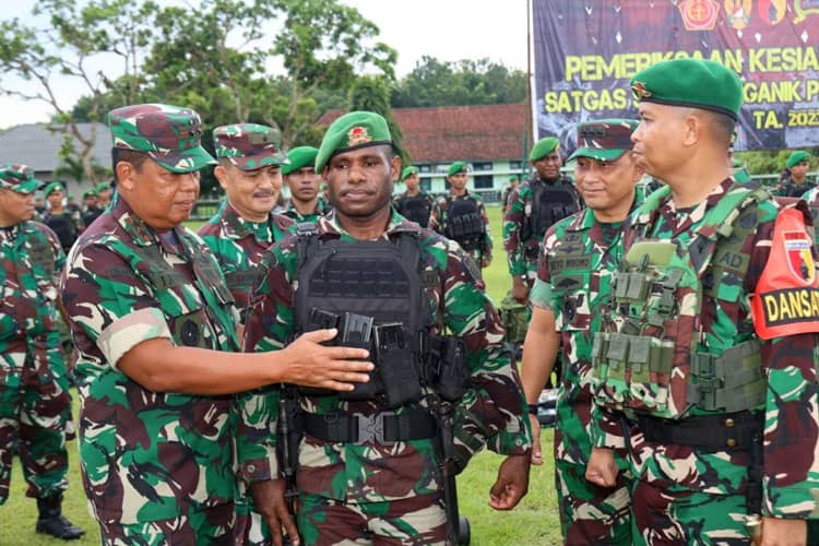 450 Prajurit Berangkat ke Papua, Ini Pesan Pangdam Mayjen Farid Makruf 