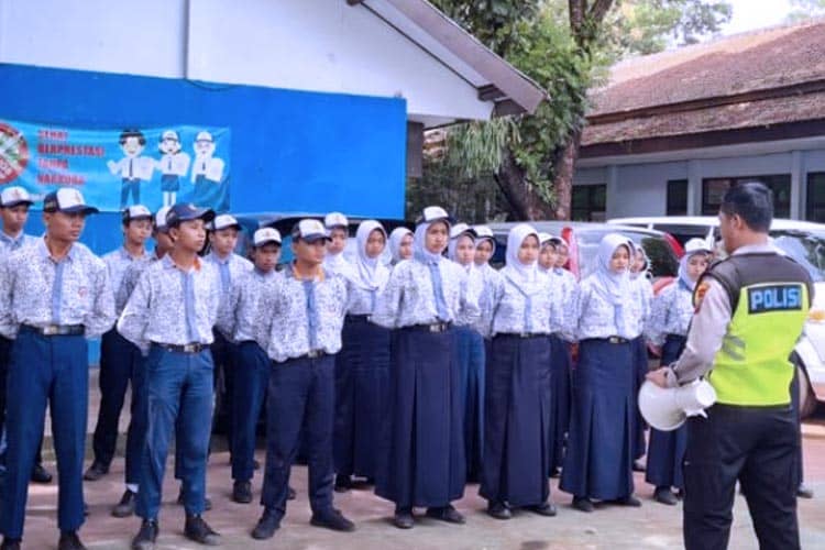 Tanamkan Nasionalisme kepada Pelajar, Begini yang Dilakukan Satlantas Polres Malang