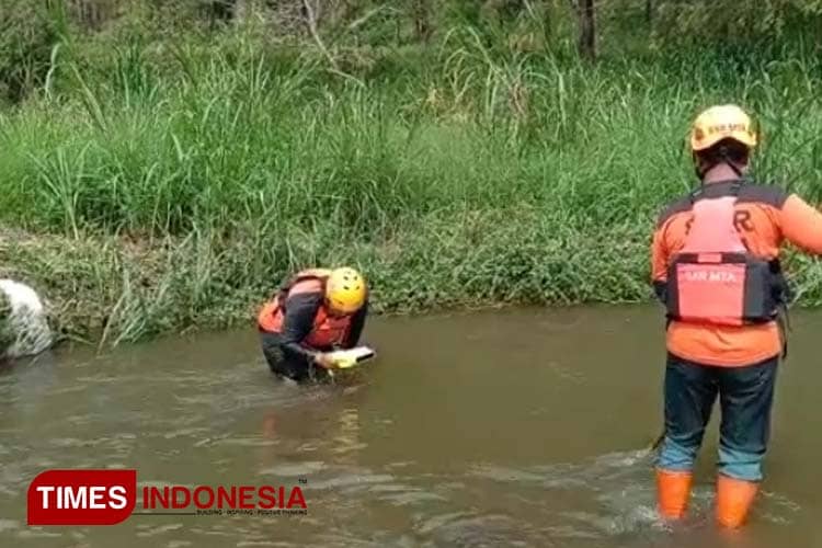 Sepatu Korban Warsito Ditemukan, Pencarian Orang Hilang Terus Belanjut