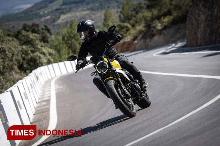Kisah Pembalap Doni Tata Jajal Keluaran Motor Ducati Baru Kelilingi Kota Valencia