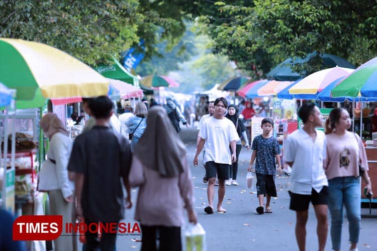 Dwelve in Culinary Adventure of Pasar Takjil Ramadan Indonesia