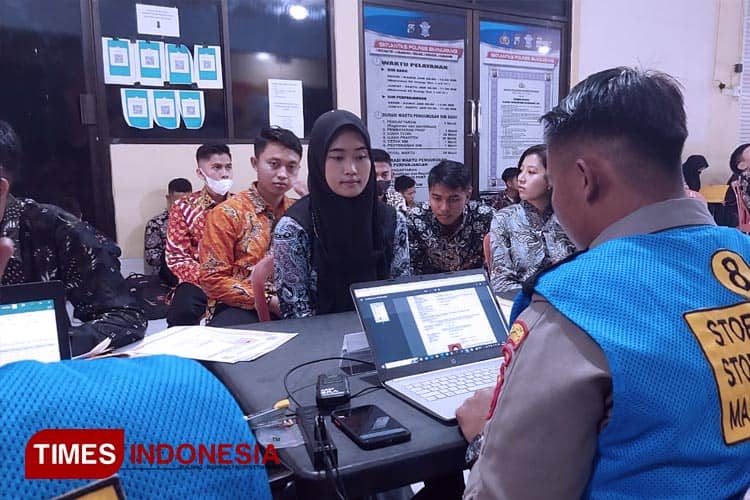 Pengen Jadi Polisi, Ratusan Pemuda Datangi Polresta Banyuwangi 