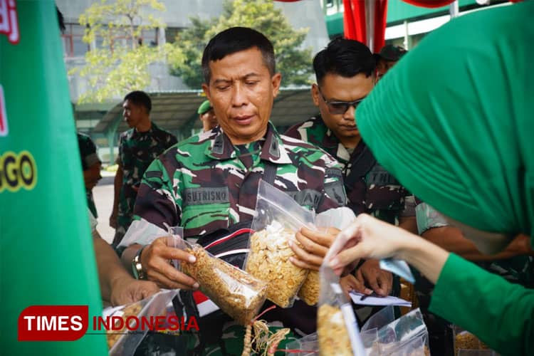Pamgdam Farid Makruf Gelar Bazar Murah, Kodam V/Brawijaya Langsung Diserbu Ibu-ibu