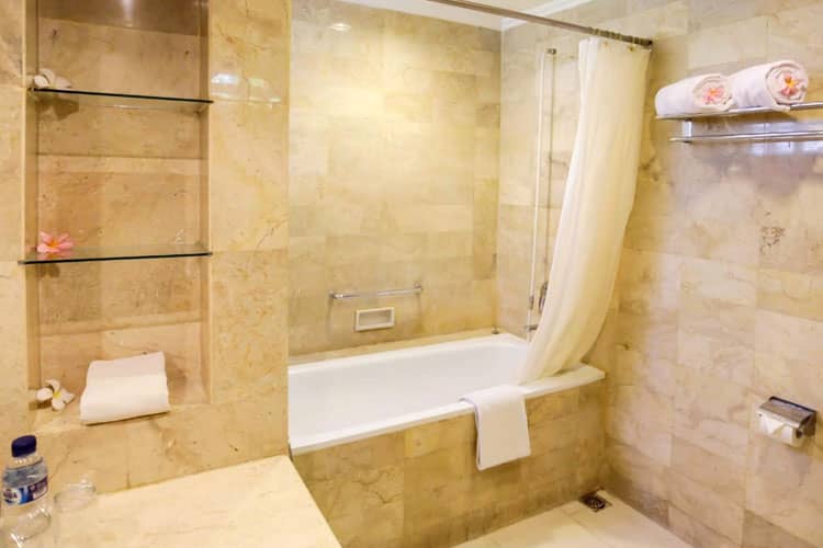 Whiz Hotel Darmo Harapan, Staycation Nuansa Pegunungan di Kota Metropolitan