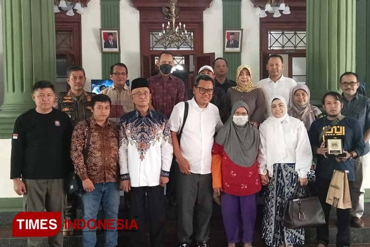 Uya Kuya Tepati Janji Antarkan TKW Terlantar ke Bondowoso