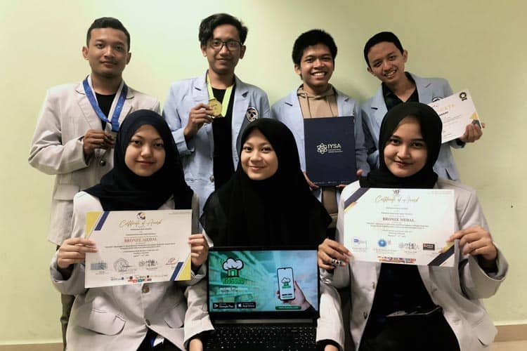 Aplikasi Kiossku Karya Mahasiswa PENS Menangi Lomba di Malaysia