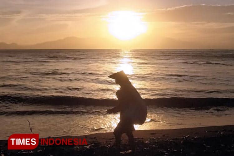 Menikmati Pesona Matahari Terbit Di Pantai Blibis Banyuwangi