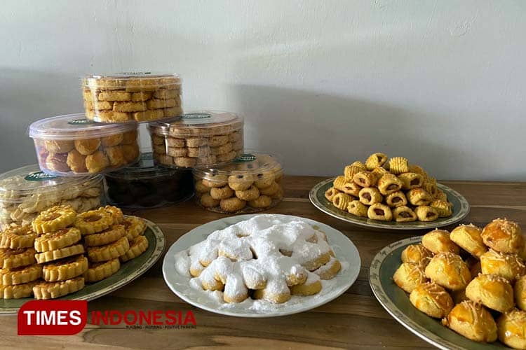 Ikuti Perkembangan Zaman, Bisnis Kue Kering di Probolinggo Ini Kian Melesat