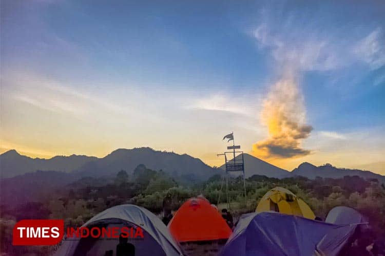 Menikmati Eksotika Gunung Semeru dari Jamun Spot Sunset