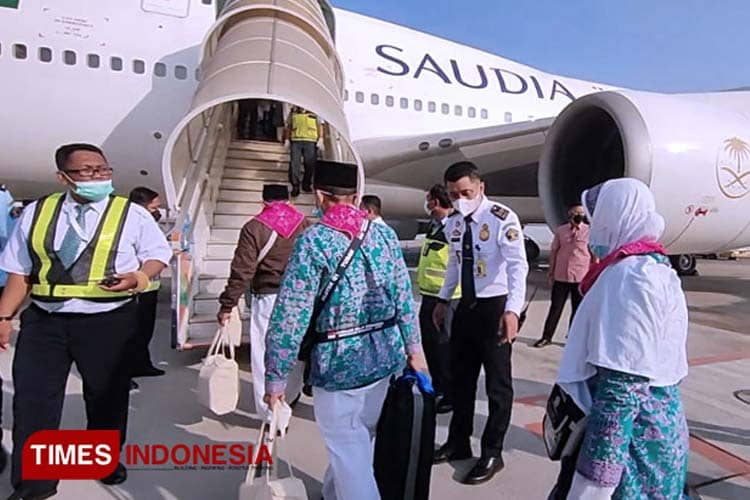 INFO GRAFIK: Waspada Tawaran Haji Tanpa Visa Resmi