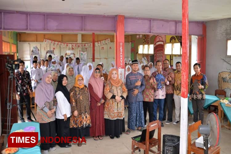 FEB Unisma Ajak Para Santri Paiton Siap Jadi Generasi Unggul