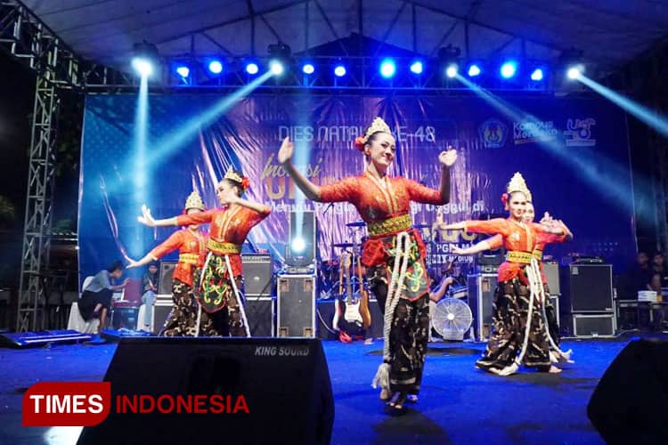 UKM Seni Unipma Pentas di Acara Dies Natalis ke-48