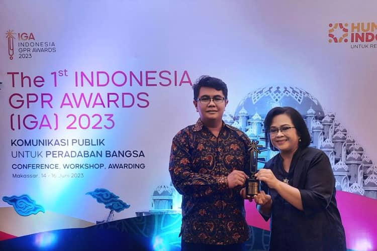 Humas UNJ Raih Penghargaan Lembaga Humas Perguruan Tinggi Negeri Terbaik se-Indonesia di IGA 2023