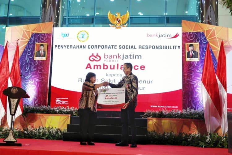 Bank Jatim Serahkan Bantuan Ambulans ke RSJ Menur