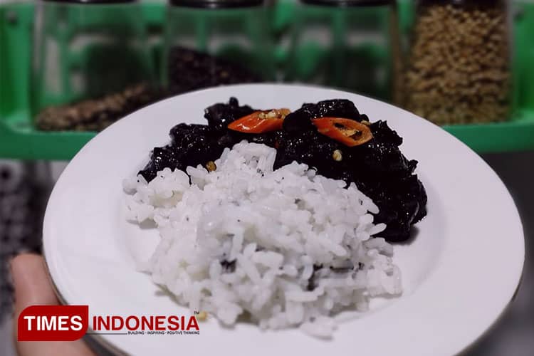 Cumi-cumi Masak Tinta, Teman Sejati Nasi Hangat