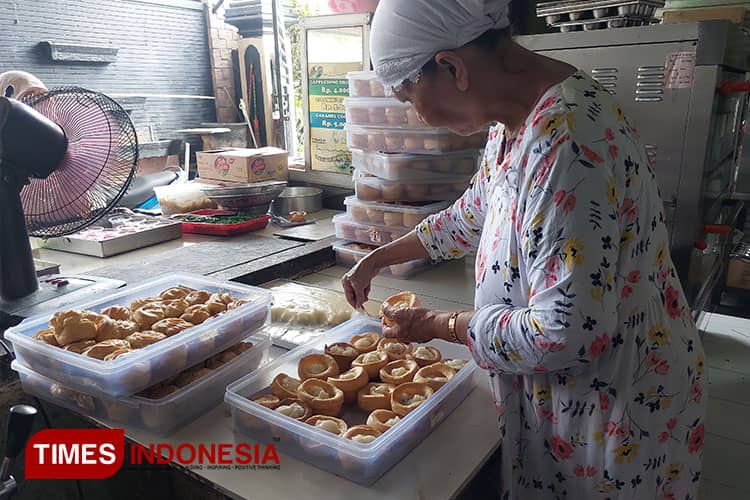 Sempat Down, Ibu Rumah Tangga Sukses Jadi Pengusaha Kue di Blitar