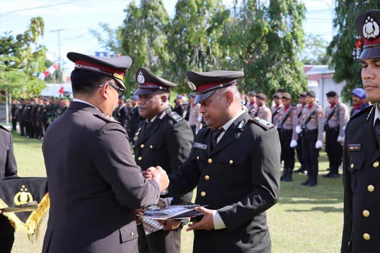 Bangun Masjid dari Gajinya, Bripka Samad Tutupoho Raih Penghargaan di Hari Bayangkara ke-77
