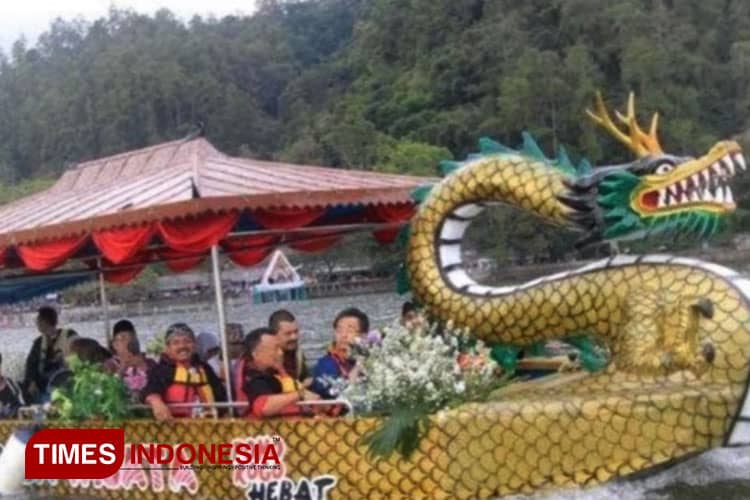 Bupati Ponorogo Melaunching Perahu Naga di Telaga Ngebel