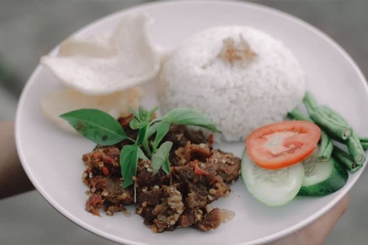 Sensasi Ngopi Bak Sultan Keraton ala Lohjinawi Coffee And Eatery Banyuwangi