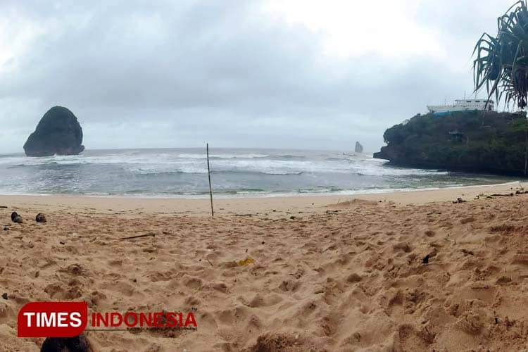 Pantai Goa Cina, Surga Tersembunyi Sendangbiru Malang