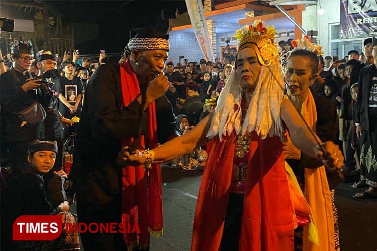 Menyingkap Keajaiban Ritual Seblang Bakungan dengan Penari Barunya