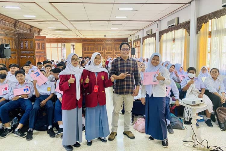 Kepada Pelajar SMK Karya Rini Yogyakarta, Dosen UMBY Bahas Radikalisme