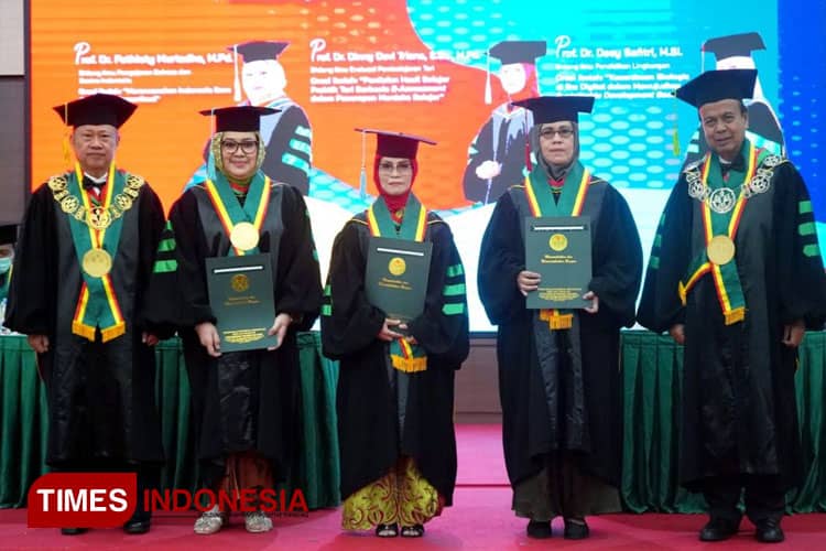 UNJ Kukuhkan 3 Guru Besar dari FBS dan FIS