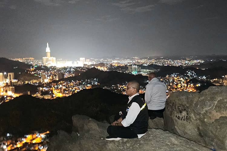 Menapaki Terjal Jabal Nur; Dari Puncak Menatap Langsung Masjidil Haram (2)