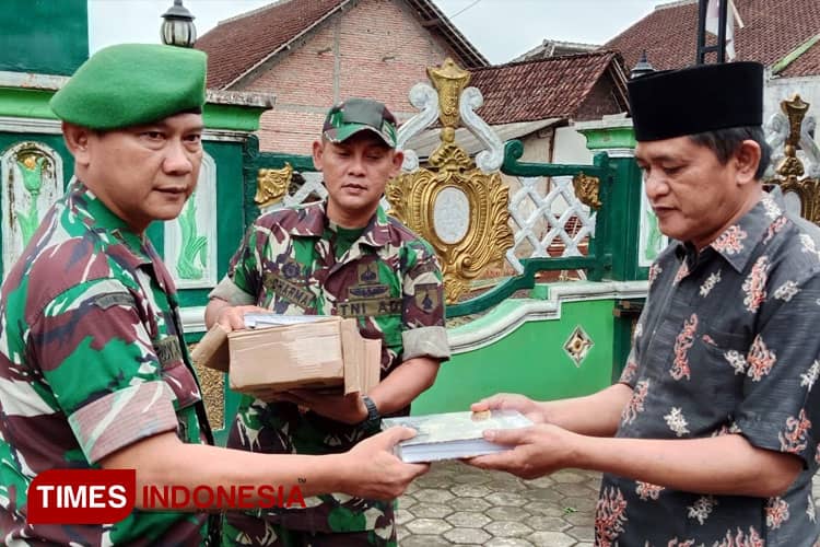 Babinsa di Bondowoso Ini Bangun Mushala hingga Madrasah Sekaligus Edukasi Bahaya Hoaks