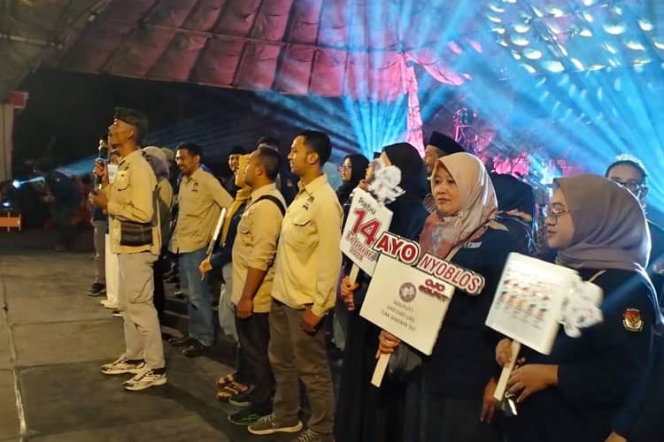 Cara Asik PPK-PPS Wagir Ajak Penonton Festival Kampung Dilem Manfaatkan Hak Pilih 2024