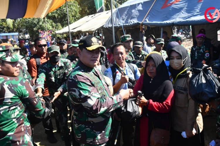 Baksos Latgab TNI 2023, Bagikan Ribuan Paket Sembako, Pemeriksaan dan Sunat Massal